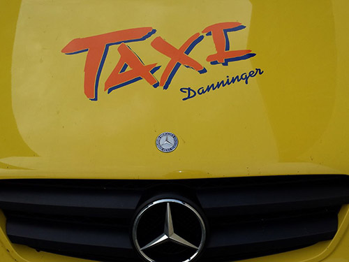 Taxi Danninger gelb Frontansicht