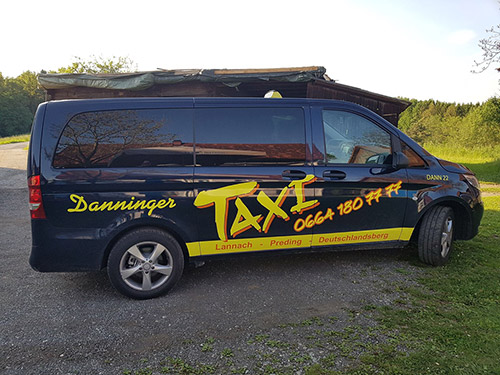 Taxi Danninger dunkelblau Seitenansicht
